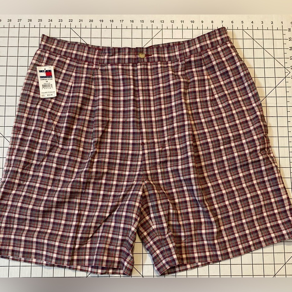 NWT Tommy Hilfiger Men’s Size 38 Plaid Chino Shorts